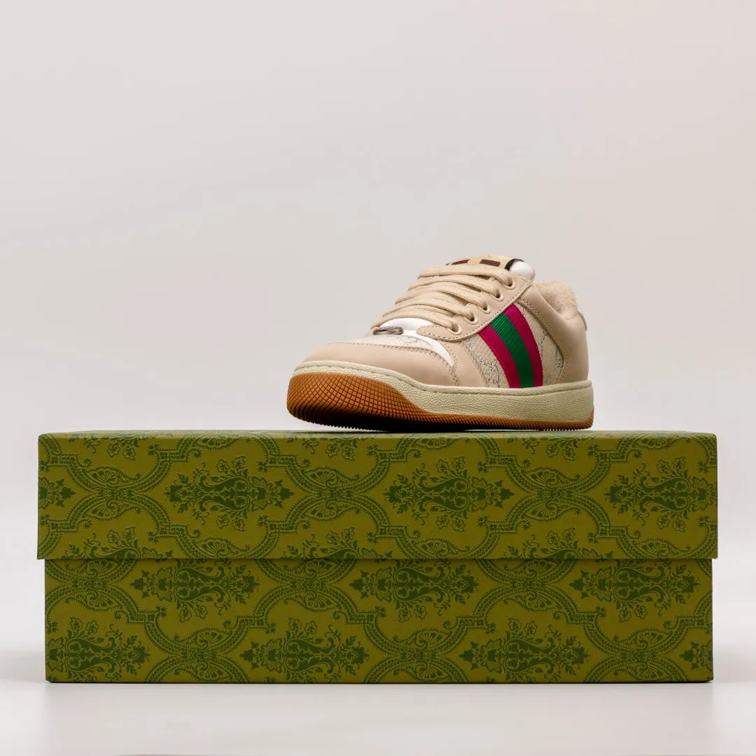 Factory price 580 [Higher version] GUCCI casual sports distressed small dirty shoes, polished cowhide fabric, hand-made distressed effect!  Original terry cloth, delicate, soft, comfortable and breathable. Privately molded steel-stamped two-color original TPU outsole (lower layer is wider, upper layer is narrower) to differentiate the wrong version of the outsole in the market. Fabric, material, outsole, detail comparison SIZE: 34-41, 38-45 regular size (women's 34, 41, men's 38, 45 customized, non-returnable and non-exchangeable) (women's colors and men's models need to be customized)